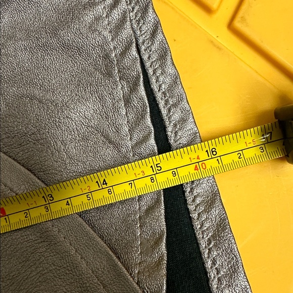 Venti6 Women’s Silver Platinum Faux Leather Mini‎ Skirt Asymmetrical Size M CUTE - Picture 9 of 10